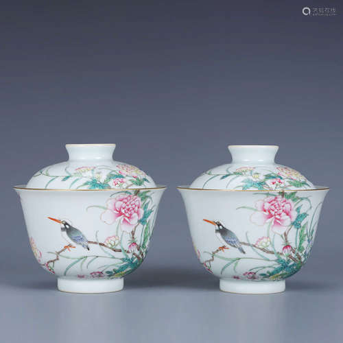 A PAIR OF FAMILLE ROSE FLOWERS&BIRD PATTERN PORCELAIN COVER ...