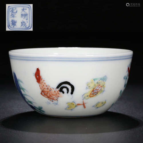 A DOUCAI ROOSTER PAINTED PORCELAIN CUP