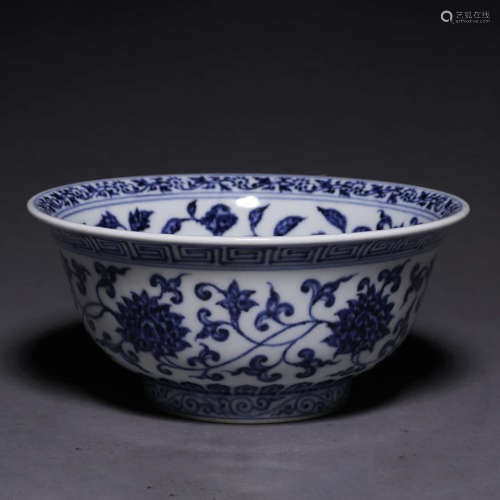 A BLUE AND WHITE LOTUS PATTERN PORCELAIN BOWL