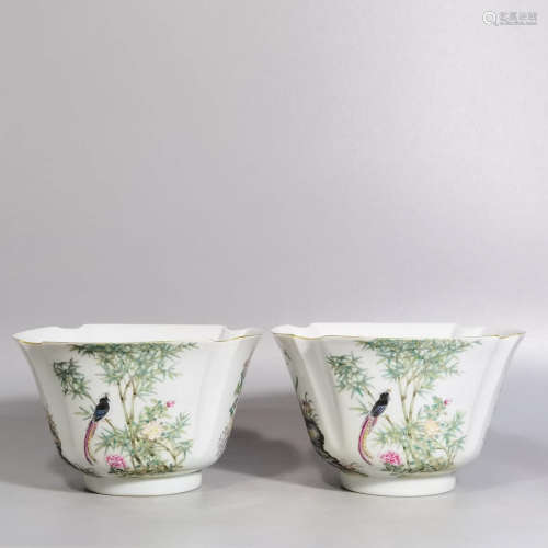 A PAIR OF FAMILLE ROSE FLOWERS&BIRD PATTERN PORCELAIN BOWLS