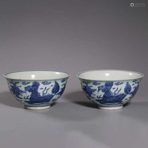 A PAIR OF BLUE AND WHITE QILIN PATTERN PORCELAIN BOWLS