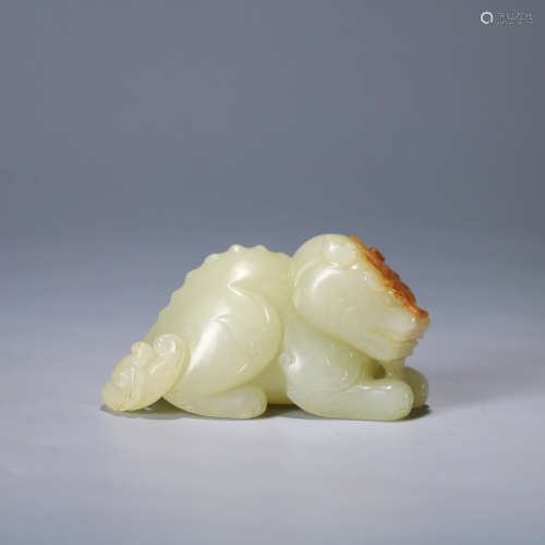 A HETIAN JADE CARVED LUCKY BEAST ORNAMENT