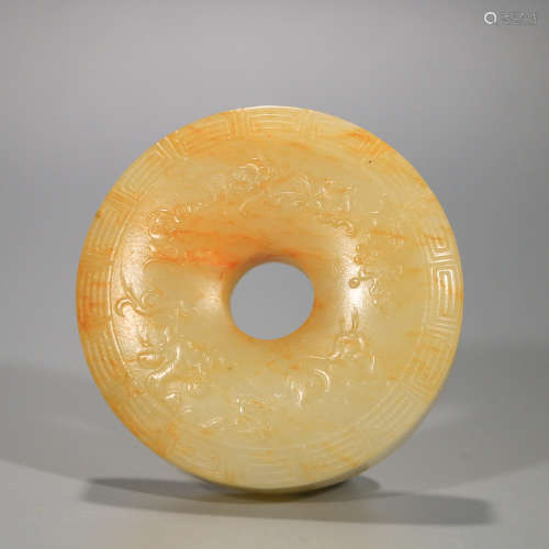 A HETIAN JADE CARVED ROUND PENDANT