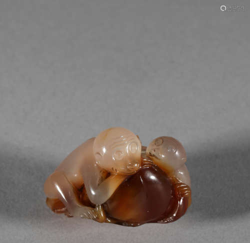 Qing Dynasty Agate Monkey Pendant