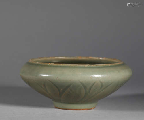 Song Dynasty Longquan Kiln Petal Pattern Bowl