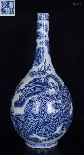 BLUE&WHITE GLAZE DRAGON PATTERN VASE