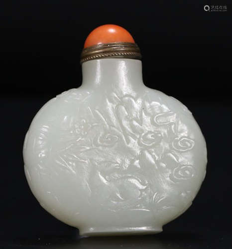 HETIAN JADE CARVED SNUFF BOTTLE