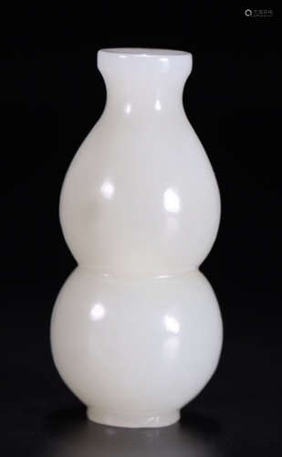 HETIAN JADE GOURD SHAPE SNUFF BOTTLE