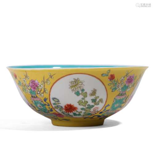 A CHINESE YELLOW-GROUND FAMILLE-ROSE FLORAL  BOWL