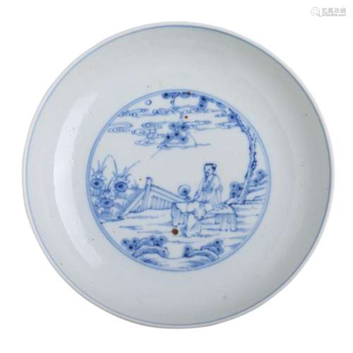 A CHINESE BLUE AND WHITE FIGURES DISH
