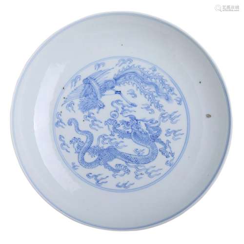 A CHINESE BLUE AND WHITE DRAGON AND PHOENIX DISH