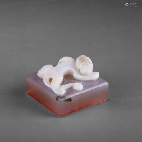 A CHINESE AGATE ARCHAISTIC  CHILONG  SEAL