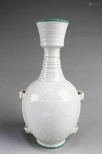 Chinese Porcelain Vase