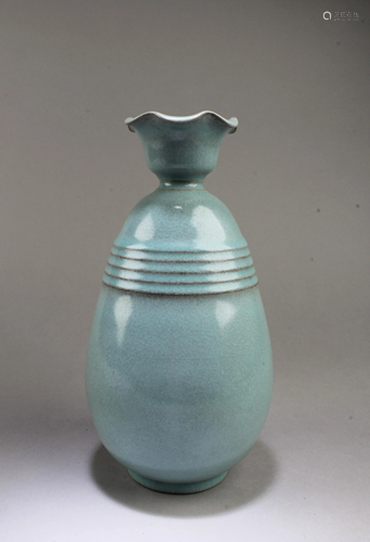 Chinese Ruyao Vase