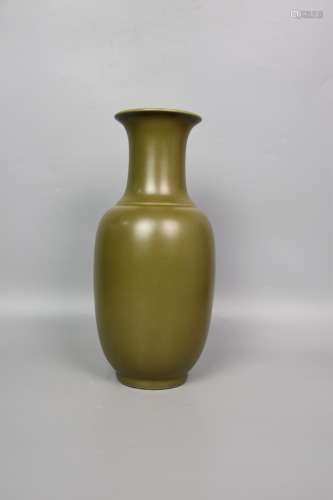 Qing Dynasty Yongzheng-Tea Foam Glazed Vase