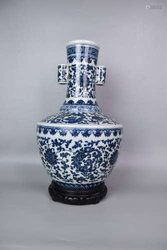 Mid-Qing Dynasty--Blue and white tangled lotus flower and dr...