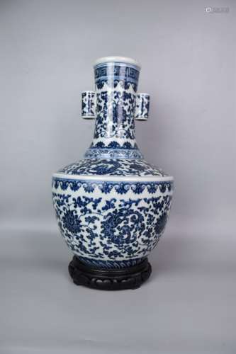 Mid-Qing Dynasty--Blue and white tangled lotus flower and dr...