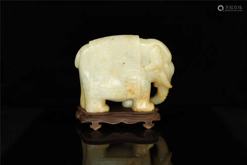 Qing white jade beast