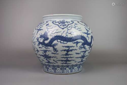 Ming Jiajing--A blue and white jar with cloud and dragon pat...