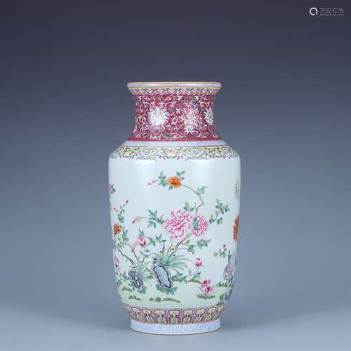 Qing Jiaqing famille rose flower design cylinder bottle