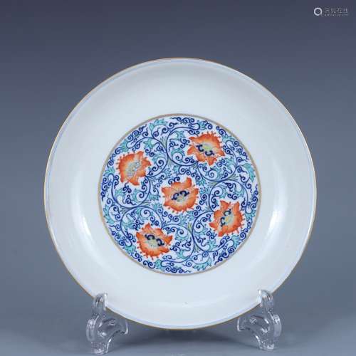 Qing Dynasty Yongzheng Doucai Wrapped Lotus Pattern Plate