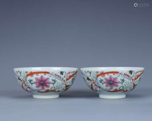 A pair of famille rose bowls with floral patterns in Yongzhe...