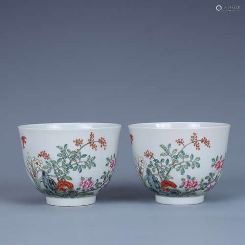 A pair of clear famille rose flower pattern cups