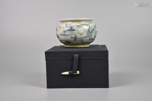 Yuan--Blue and white dragon pattern small pot