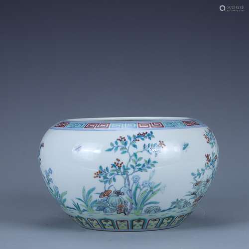 Qing Dynasty Qianlong Doucai Flower Pattern Washing