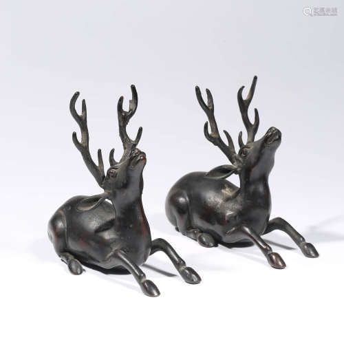 A PAIR OF CHINESE BRONZE DEERS