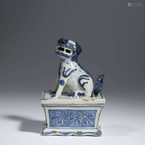 A CHINESE PORCELAIN BLUE AND WHITE LION CENSER