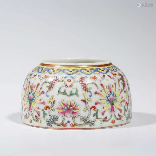 A CHINESE PORCELAIN FAMILLE ROSE FLOWER PATTERN WASHER