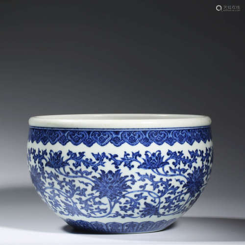 A CHINESE PORCELAIN BLUE AND WHITE INTERLOCKING BRANCHES JAR