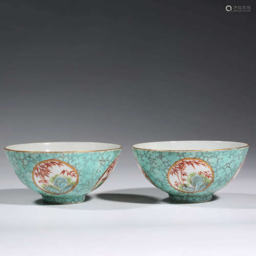 A PAIR OF CHINESE PORCELAIN TURQUOISE-GROUND BOWLS