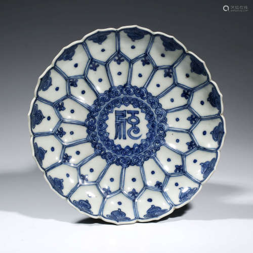 A CHINESE BLUE AND WHITE INTERLOCKING BRANCHES DISH