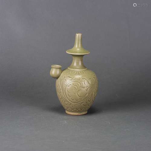 A YAOZHOU CARVED VASE