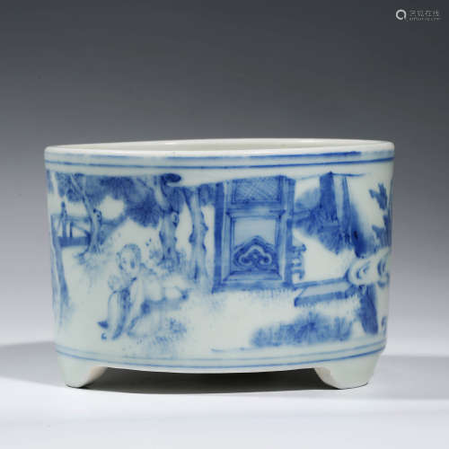 A CHINESE PORCELAIN BLUE AND WHITE STORY BRUSH POT