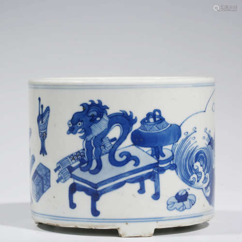 A CHINESE PORCELAIN BLUE AND WHITE BRUSH POT