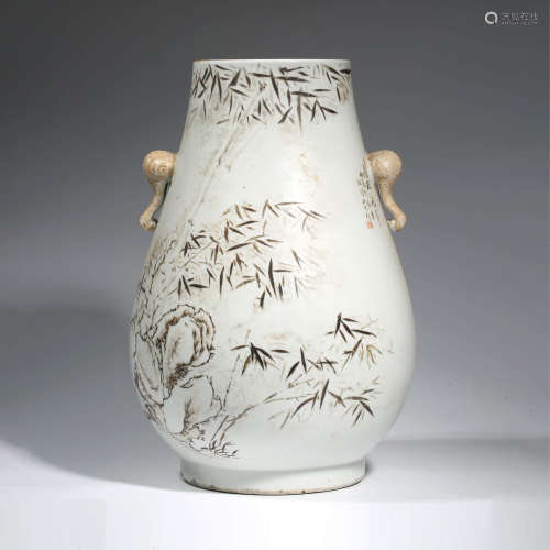 A CHINESE PORCELAIN DEER VASE