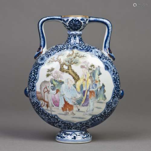 A CHINESE DOUCAI MOONFLASK PORCELAIN VASE