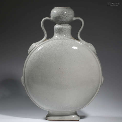 A CHINESE PORCELAIN GE-TYPE MOONFLASK