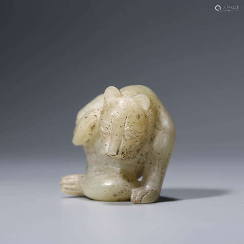 A CHINESE WHITE JADE BEAR ORNAMENT