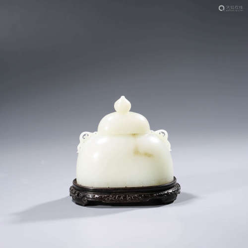 A CHINESE WHITE JADE WASHER AND COVER WITH STAND