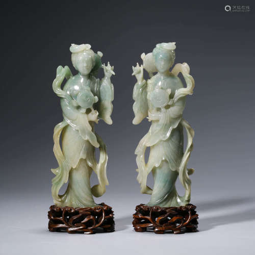 A PAIR OF CHINESE JADIETE FIGURES AND STANDS