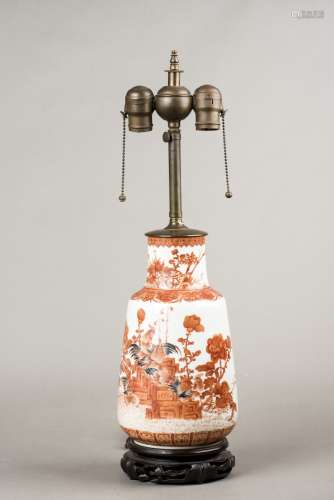 A CHINESE PORCELAIN VASE MOUNTED AS LAMP