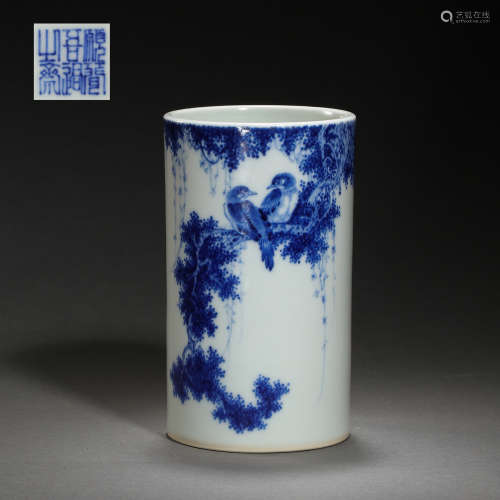 BLUE AND WHITE PORCELAIN PEN HOLDER IN QING DYNASTY, CHINA