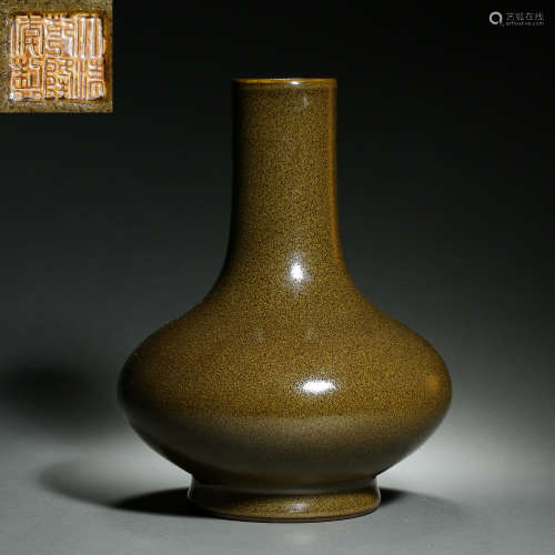 QING DYNASTY, CHINESE QIANLONG BROWN GLAZED VASE