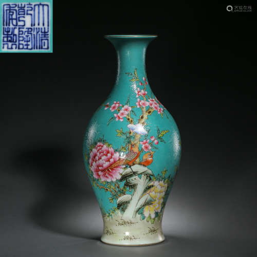 QING DYNASTY, CHINESE QIANLONG MARK FAMILLE ROSE VASE