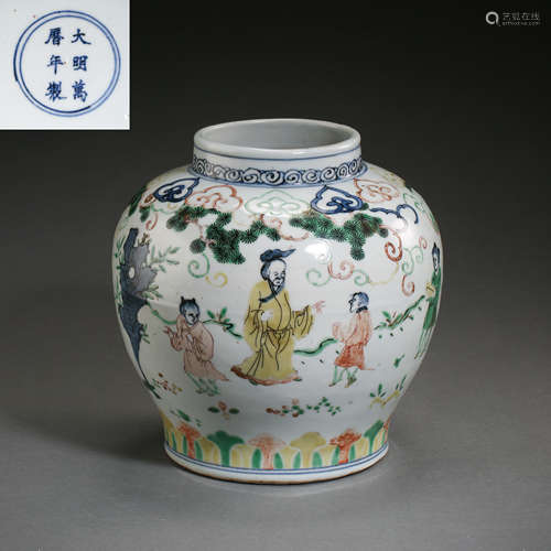 CHINESE MING DYNASTY BLUE AND WHITE PORCELAIN JAR