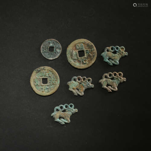 A GROUP OF OLD CHINESE BRONZE PIECES